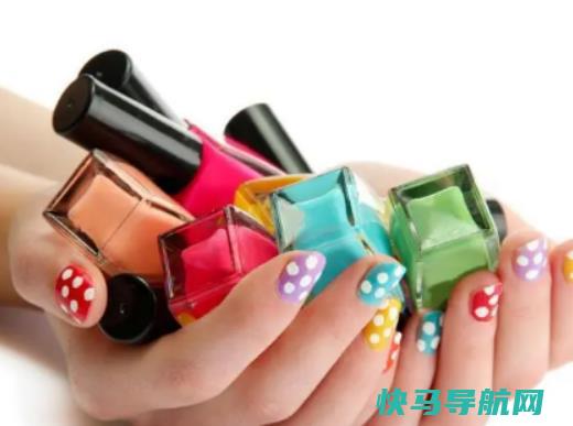美甲贴可以贴在指甲油上吗？指甲油干了怎么弄化