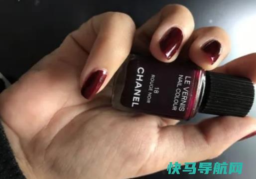 美甲贴可以贴在指甲油上吗？指甲油干了怎么弄化